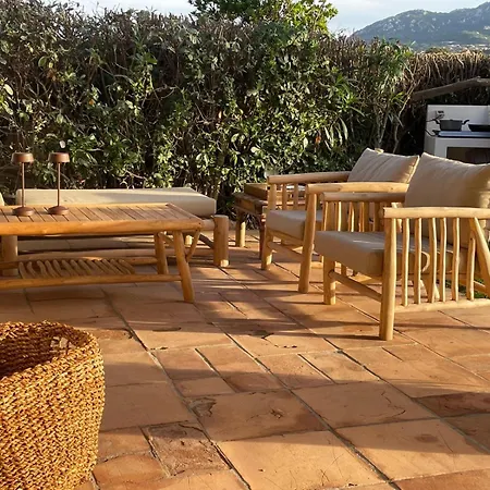 In Centro A Villa *